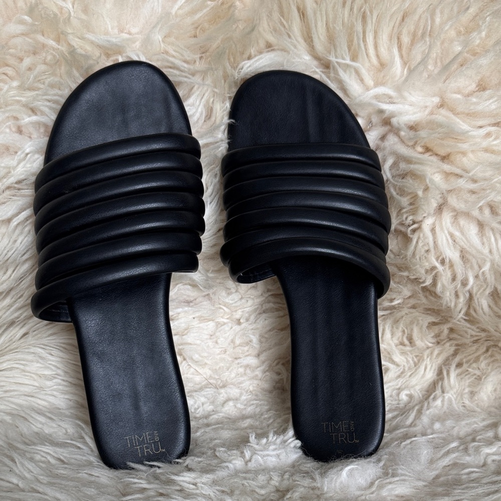 Time and Tru Women's Black Quilted Slide Sandals